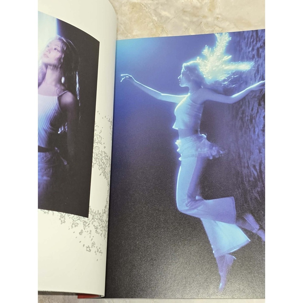 LE SSERAFIM HOT Vol.3 Bleached Aura Album EUC Kpop Photobook CD - Picture 4 of 10